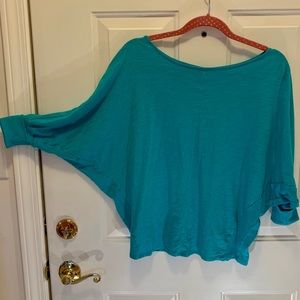 Stylus L Turquoise Top wi/Raglan Batwing Sleeves